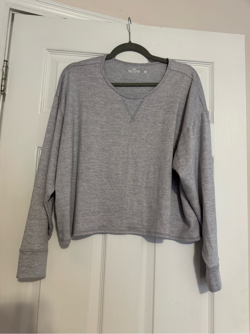 Hollister Women's Heather Gray Cropped Long Sleeve Tee